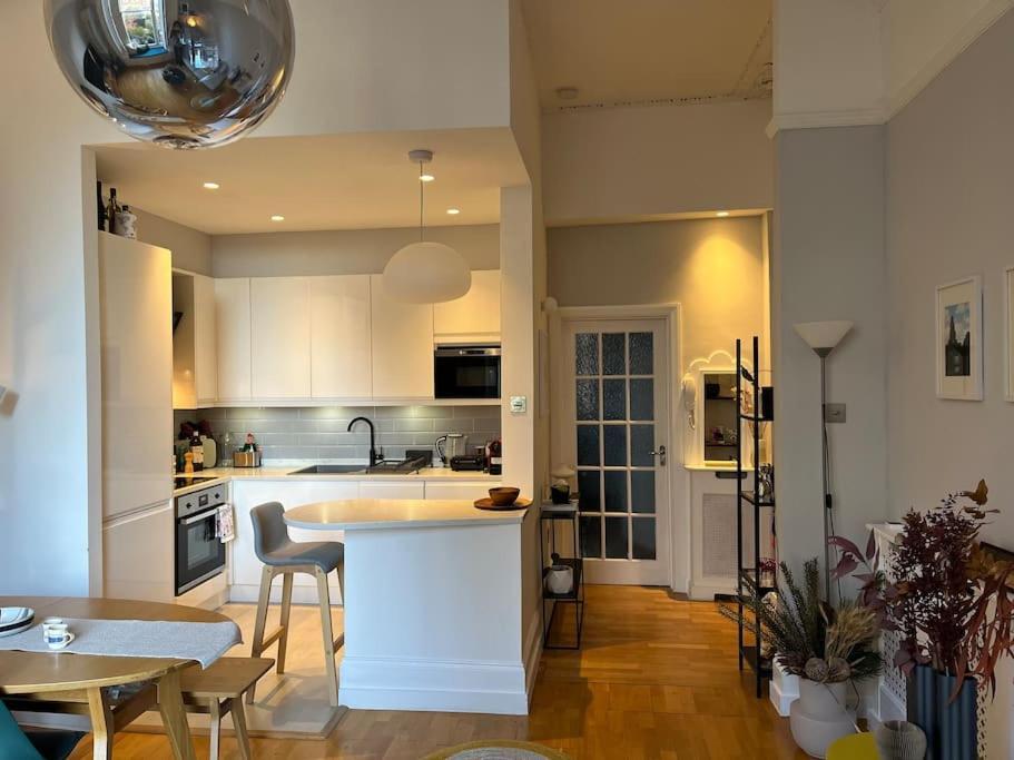 Gorgeous 2 Bedroom Flat In Charming Swiss Cottage Londres Exterior foto
