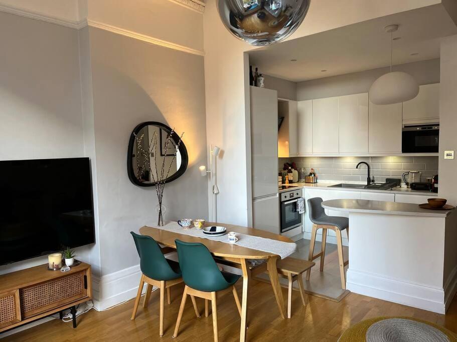 Gorgeous 2 Bedroom Flat In Charming Swiss Cottage Londres Exterior foto